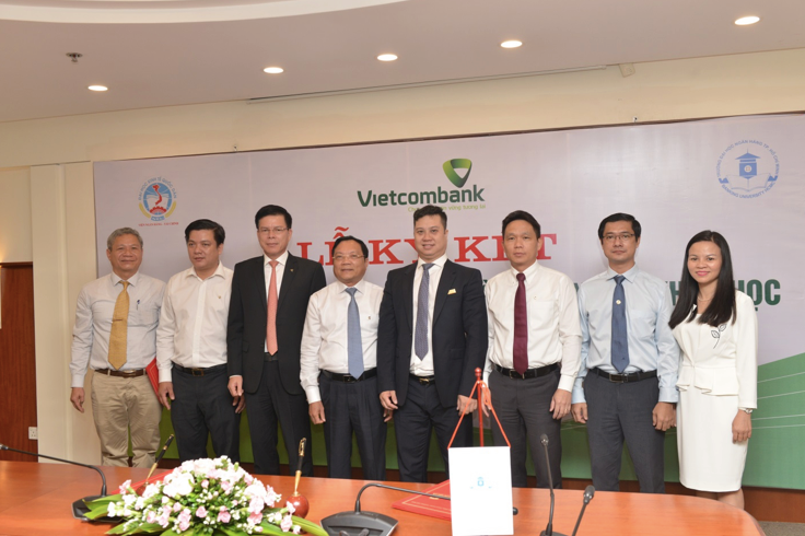 Signing Ceremony of Cooperation Agreement between Joint Stock Commercial Bank for Foreign Trade of Vietnam (Vietcombank) and Banking University of Ho Chi Minh City (HUB)